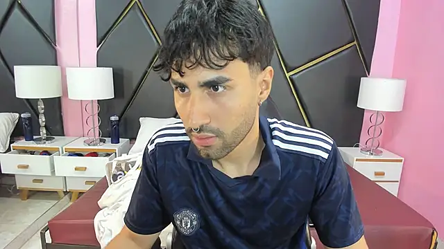 Snapshot of MilanZaire chatting on November 19, 2025, 11:05 pm MilanZaire online show from November 19, 2025, 11:05 pm