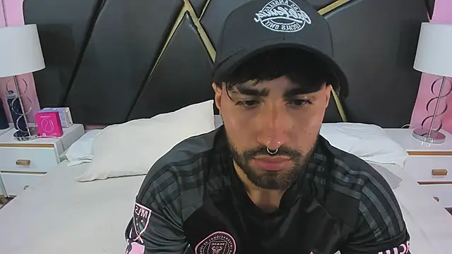 Snapshot of MilanZaire chatting on November 26, 2025, 12:33 am MilanZaire online show from November 26, 2025, 12:33 am