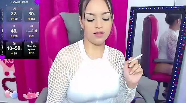 Snapshot of krysten_ritter2 chatting on December 7, 2024, 8:11 am krysten ritter2 online show from December 7, 2024, 8:11 am