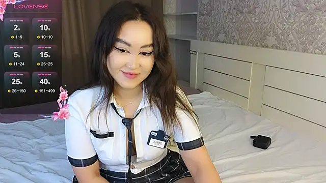 Diana Moon  online show from May 19, 2026, 1:56 am