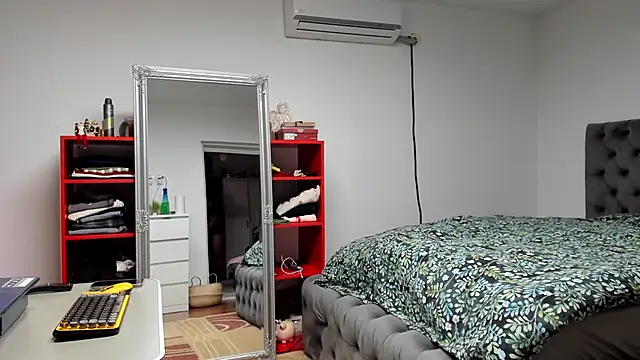 Snapshot of supermanboy94 chatting on December 11, 2024, 10:25 am supermanboy94 online show from December 11, 2024, 10:25 am