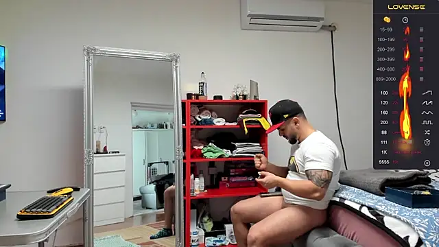 Snapshot of supermanboy94 chatting on January 10, 2025, 8:18 am supermanboy94 online show from January 10, 2025, 8:18 am