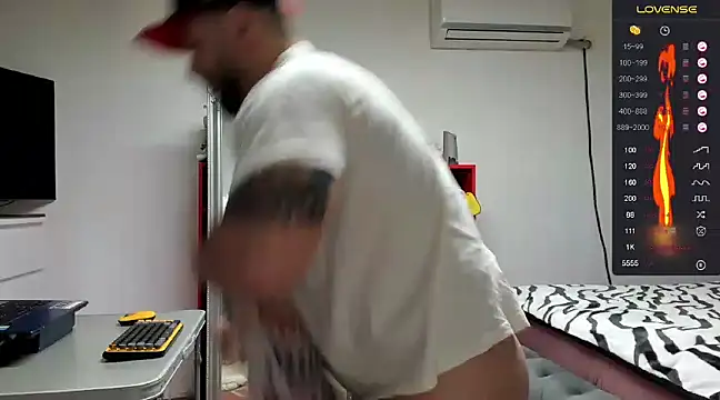 Snapshot of supermanboy94 chatting on January 11, 2025, 2:41 am supermanboy94 online show from January 11, 2025, 2:41 am