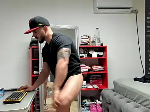 Snapshot of supermanboy94 chatting on February 3, 2025, 10:03 am supermanboy94 online show from February 3, 2025, 10:03 am