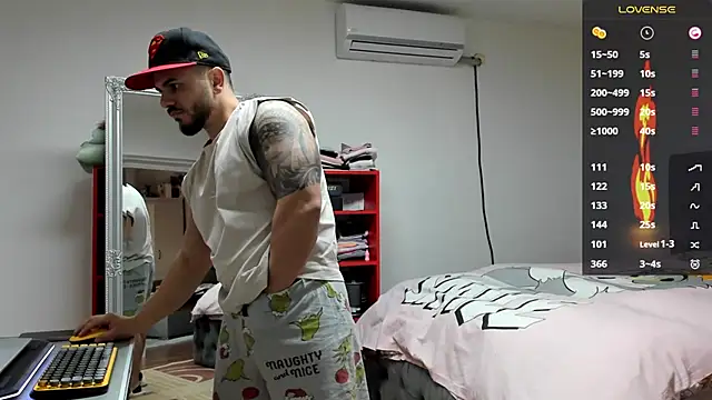 Snapshot of supermanboy94 chatting on February 11, 2025, 6:40 am supermanboy94 online show from February 11, 2025, 6:40 am