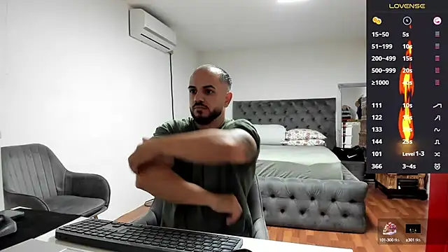 Snapshot of supermanboy94 chatting on October 15, 2025, 5:40 am supermanboy94 online show from October 15, 2025, 5:40 am