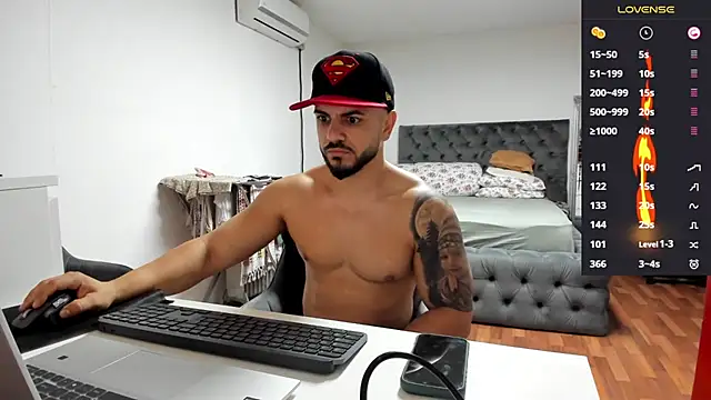 Snapshot of supermanboy94 chatting on October 17, 2025, 5:21 am supermanboy94 online show from October 17, 2025, 5:21 am