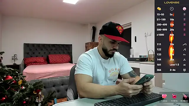 Snapshot of supermanboy94 chatting on December 15, 2025, 6:28 am supermanboy94 online show from December 15, 2025, 6:28 am