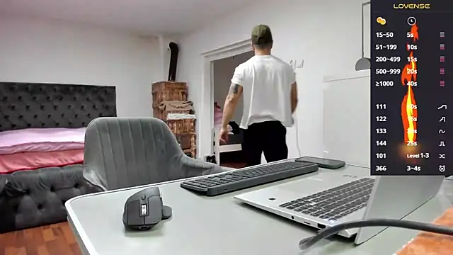 Snapshot of supermanboy94 chatting on February 25, 2026, 6:34 am supermanboy94 online show from February 25, 2026, 6:34 am