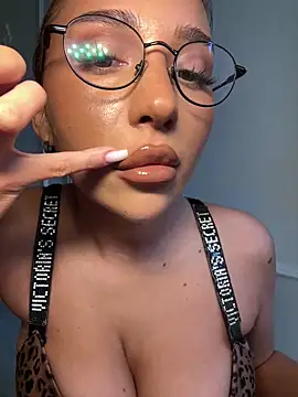 Snapshot of CardiSweetBaby chatting on September 30, 2025, 12:10 pm CardiSweetBaby online show from September 30, 2025, 12:10 pm