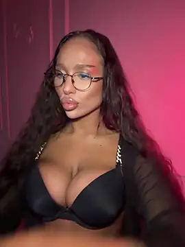 Snapshot of CardiSweetBaby chatting on December 2, 2025, 6:14 pm CardiSweetBaby online show from December 2, 2025, 6:14 pm