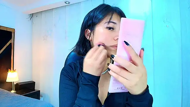 lina bedoya  online show from February 2, 2026, 11:42 am