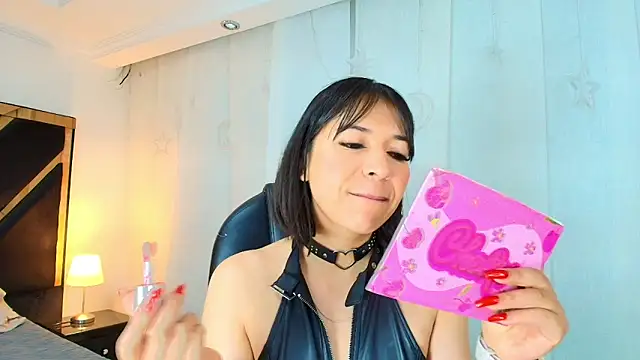 Snapshot of lina_bedoya_ chatting on June 18, 2026, 11:36 am lina bedoya online show from June 18, 2026, 11:36 am