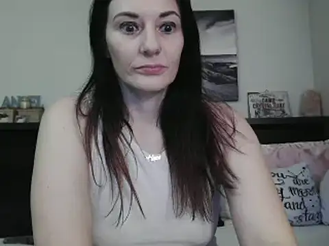 Snapshot of CrystalLakeXO chatting on February 4, 2025, 6:04 am CrystalLakeXO online show from February 4, 2025, 6:04 am