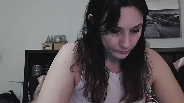 Snapshot of CrystalLakeXO chatting on February 8, 2025, 8:52 am CrystalLakeXO online show from February 8, 2025, 8:52 am