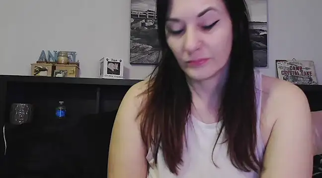 Snapshot of CrystalLakeXO chatting on February 18, 2025, 6:59 am CrystalLakeXO online show from February 18, 2025, 6:59 am