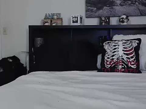 Snapshot of CrystalLakeXO chatting on February 21, 2025, 5:56 am CrystalLakeXO online show from February 21, 2025, 5:56 am