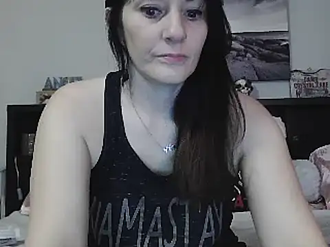 Snapshot of CrystalLakeXO chatting on March 10, 2025, 5:11 am CrystalLakeXO online show from March 10, 2025, 5:11 am