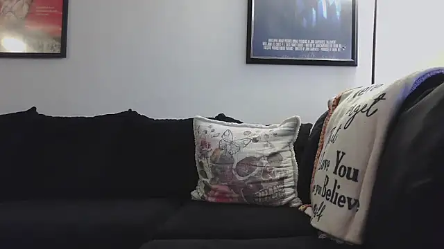 Snapshot of CrystalLakeXO chatting on September 21, 2025, 10:22 pm CrystalLakeXO online show from September 21, 2025, 10:22 pm