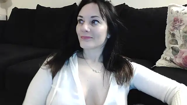 Snapshot of CrystalLakeXO chatting on October 1, 2025, 5:35 am CrystalLakeXO online show from October 1, 2025, 5:35 am