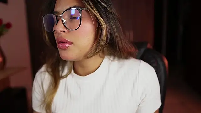 SaraParisi online show from March 9, 2026, 11:53 pm