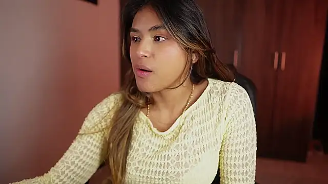 SaraParisi online show from March 12, 2026, 12:50 am