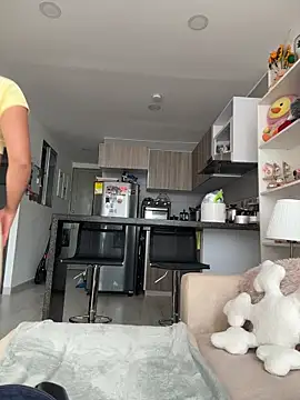 SaraParisi online show from March 12, 2026, 6:14 pm