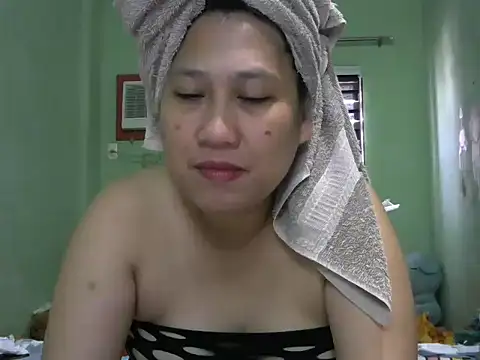 sweetsexysmile online show from June 17, 2026, 2:03 am