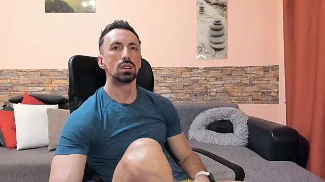 HotHunkTrainer online show from June 18, 2026, 8:25 am