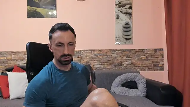 HotHunkTrainer online show from June 18, 2026, 9:25 am