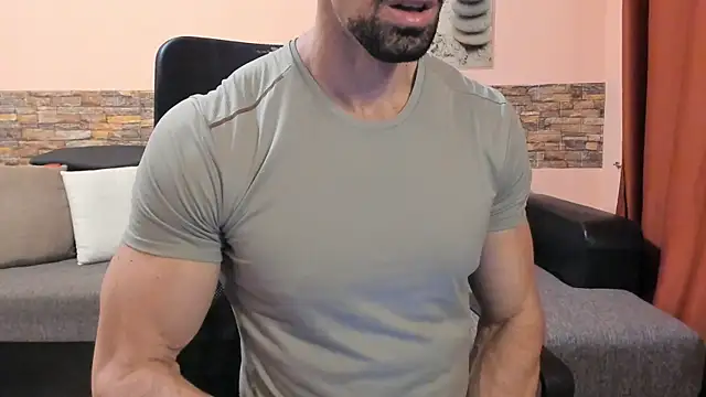HotHunkTrainer online show from June 22, 2026, 8:22 am