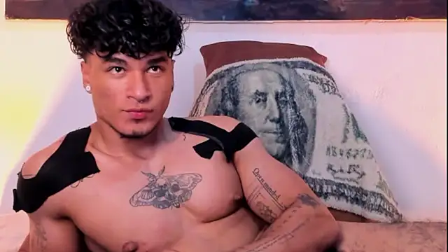 Snapshot of Thomas_Fit1 chatting on February 5, 2025, 2:29 am Thomas Fit1 online show from February 5, 2025, 2:29 am