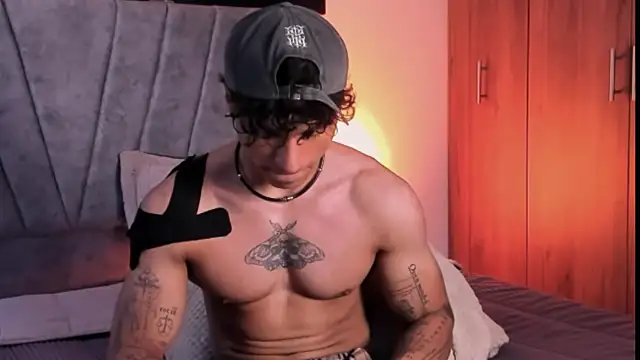 Snapshot of Thomas_Fit1 chatting on October 8, 2025, 5:43 pm Thomas Fit1 online show from October 8, 2025, 5:43 pm