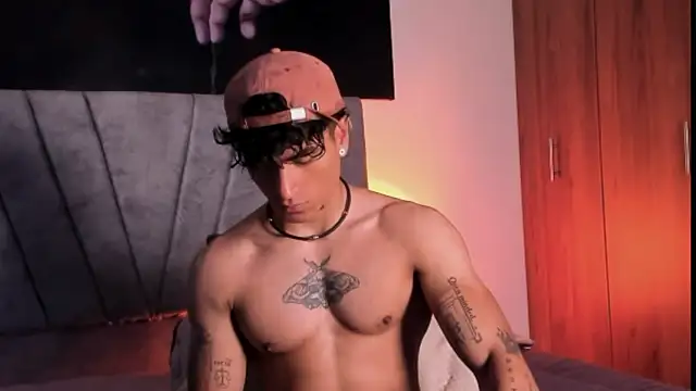 Snapshot of Thomas_Fit1 chatting on October 10, 2025, 12:42 am Thomas Fit1 online show from October 10, 2025, 12:42 am