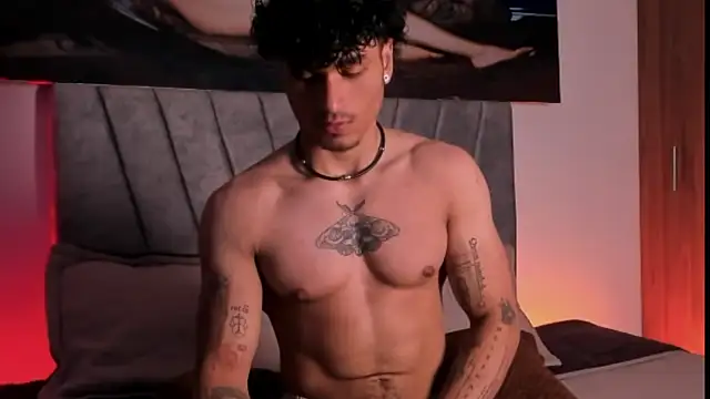 Snapshot of Thomas_Fit1 chatting on November 7, 2025, 5:07 am Thomas Fit1 online show from November 7, 2025, 5:07 am