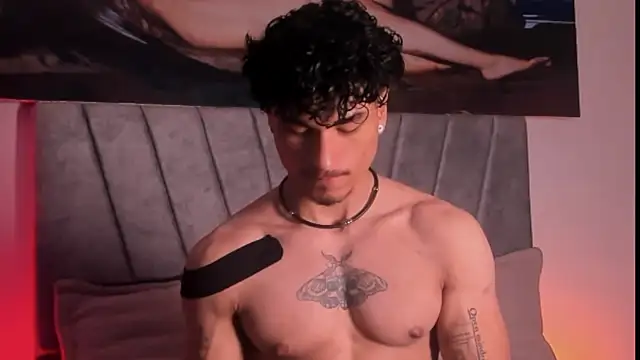 Snapshot of Thomas_Fit1 chatting on November 28, 2025, 2:14 am Thomas Fit1 online show from November 28, 2025, 2:14 am