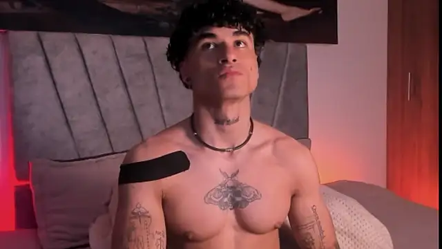 Snapshot of Thomas_Fit1 chatting on December 4, 2025, 4:00 am Thomas Fit1 online show from December 4, 2025, 4:00 am