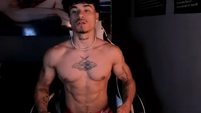 Snapshot of Thomas_Fit1 chatting on June 11, 2026, 2:44 am Thomas Fit1 online show from June 11, 2026, 2:44 am