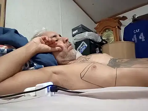 Xoc8  online show from October 22, 2025, 2:56 am