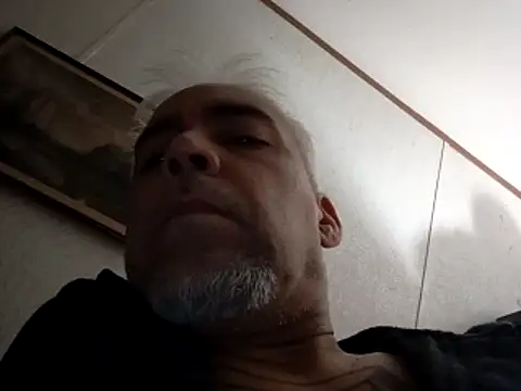 Xoc8  online show from November 5, 2025, 6:52 pm