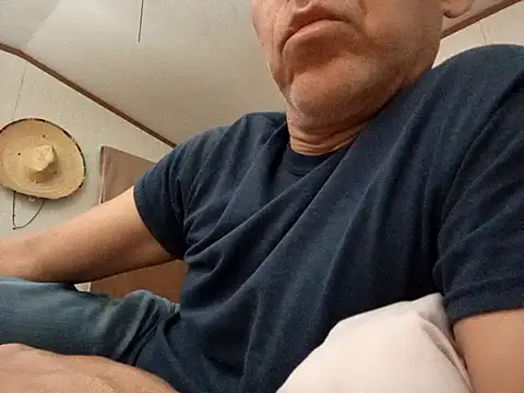 Xoc8  online show from November 27, 2025, 8:38 am