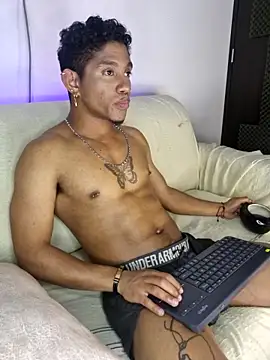 Snapshot of Palo_santo chatting on May 25, 2026, 5:19 pm Palo santo online show from May 25, 2026, 5:19 pm