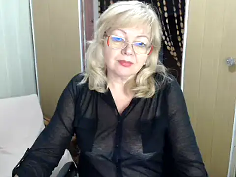 Snapshot of EvelynLoveShy chatting on December 31, 2024, 7:51 pm EvelynLoveShy online show from December 31, 2024, 7:51 pm