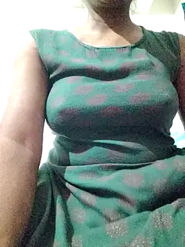 rituporna2004 online show from February 7, 2026, 2:43 pm