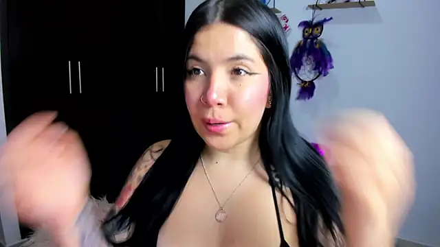 Snapshot of AilynRed chatting on February 13, 2025, 12:02 am AilynRed online show from February 13, 2025, 12:02 am