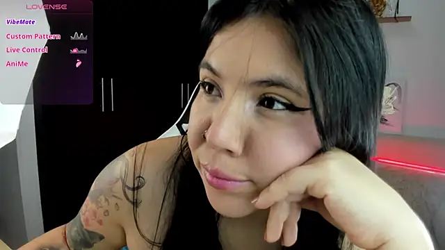 Snapshot of AilynRed chatting on October 9, 2025, 1:47 am AilynRed online show from October 9, 2025, 1:47 am