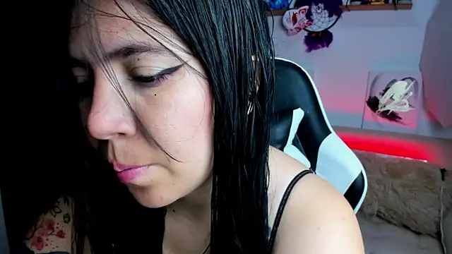 Snapshot of AilynRed chatting on November 23, 2025, 1:49 am AilynRed online show from November 23, 2025, 1:49 am