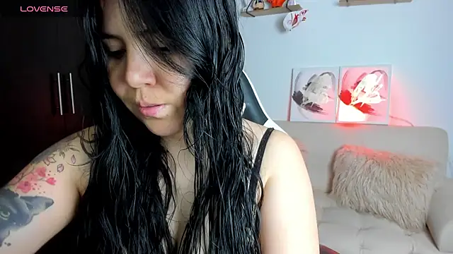 AilynRed online show from May 5, 2026, 3:58 am
