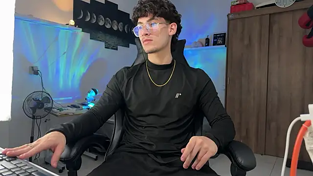 Kisan Smith online show from March 4, 2026, 1:33 am