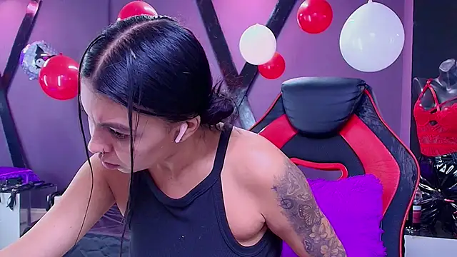 Snapshot of Juliet_Nasty chatting on February 17, 2025, 12:48 pm Juliet Nasty online show from February 17, 2025, 12:48 pm